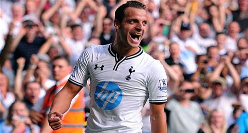 فياريال يرغب في ضم روبرتو سولدادو من توتنهام الإنجليزي